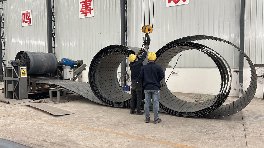 輝縣酒精廠選中圣節能200㎡螺旋板換熱器 | 碳鋼材質定制案例 - 河南中圣節能